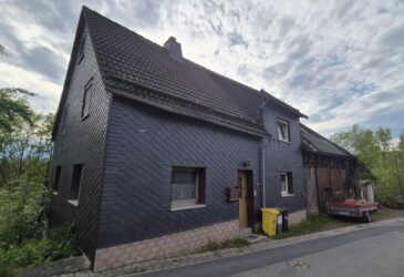 Ländliches Anwesen mit Scheune, Garage und 2700 m2 Garten