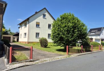 Geräumiges Einfamilienhaus mit Wintergarten, Garten und Garage